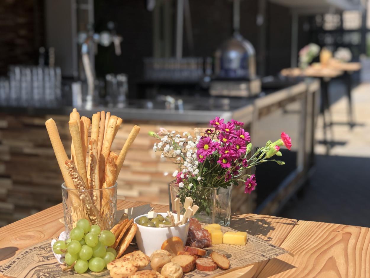 Partygarant | partverhuur - catering snacks op bedrijfsfeest