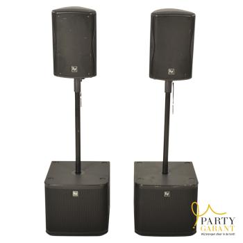 Podium en geluidsinstallatie
